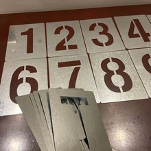 专业解析 车牌放大号自喷漆模板的应用与货车尾数字广告制作