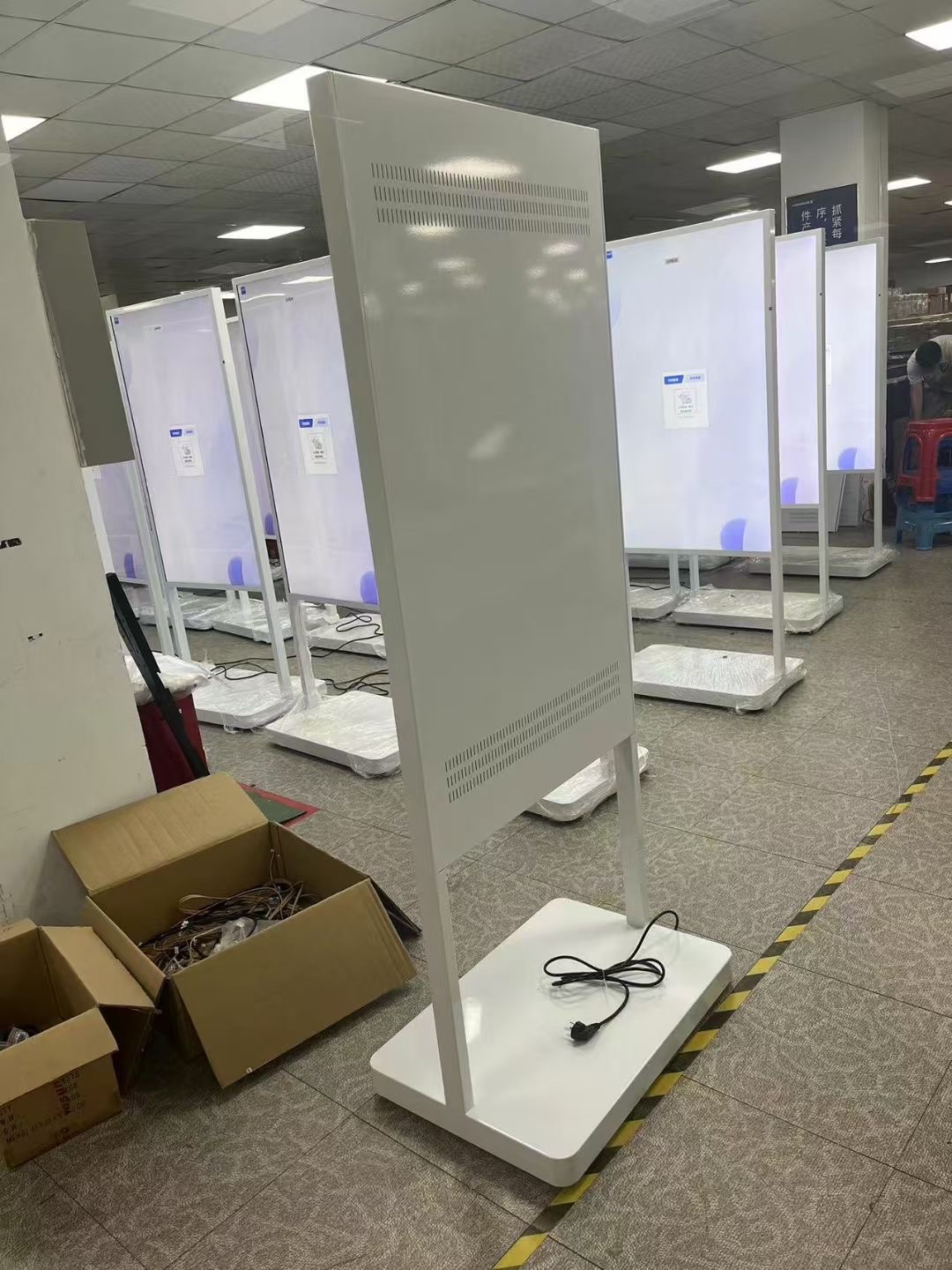 门店营销新利器 华为同款液晶海报屏与数字标牌解决方案